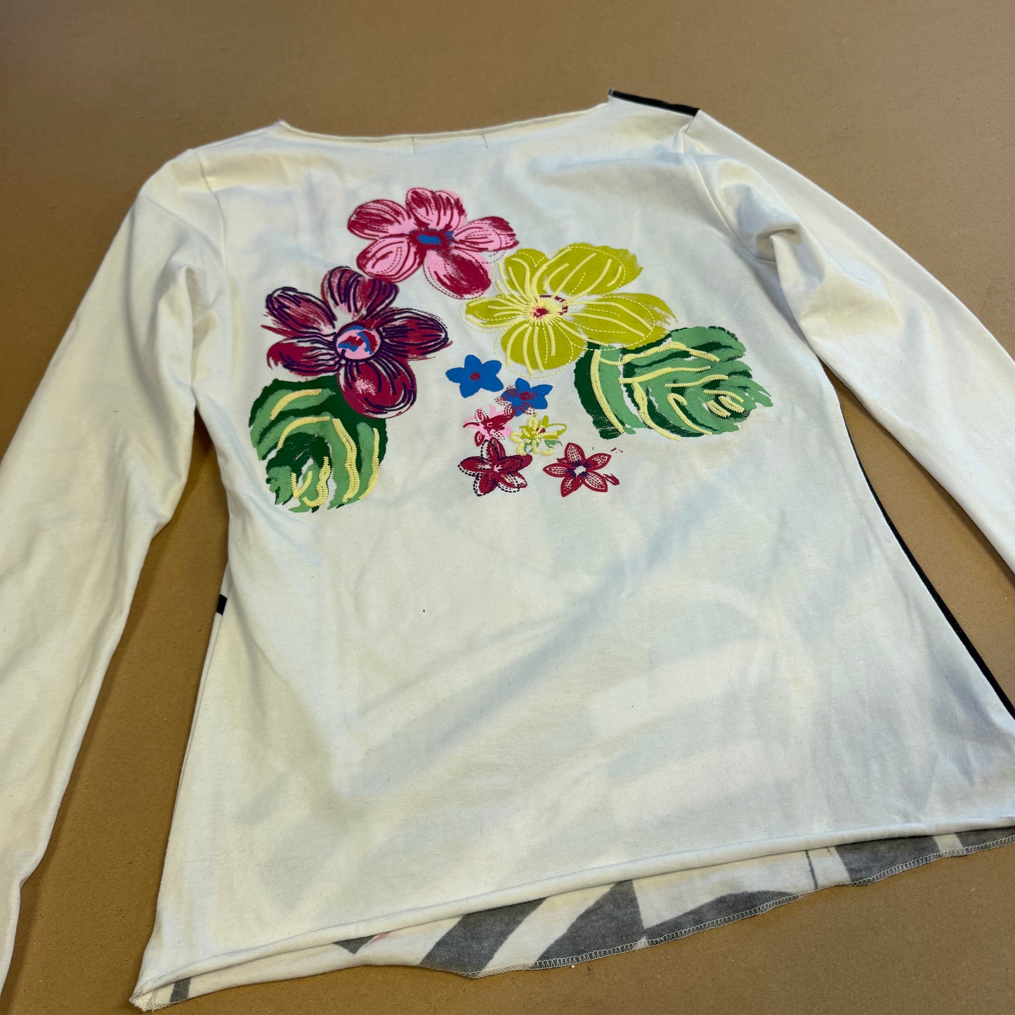 Custo Barcelona white sketch Y2K long sleeve