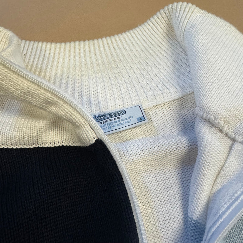 Detailansicht: Sourced limited accessories and clothes Airness white vintage knitted zip-up jacket – Logo, Nähte oder Material