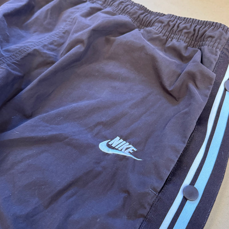 Detailansicht: Sourced limited accessories and clothes Nike vintage baggy track pant – Logo, Nähte oder Material