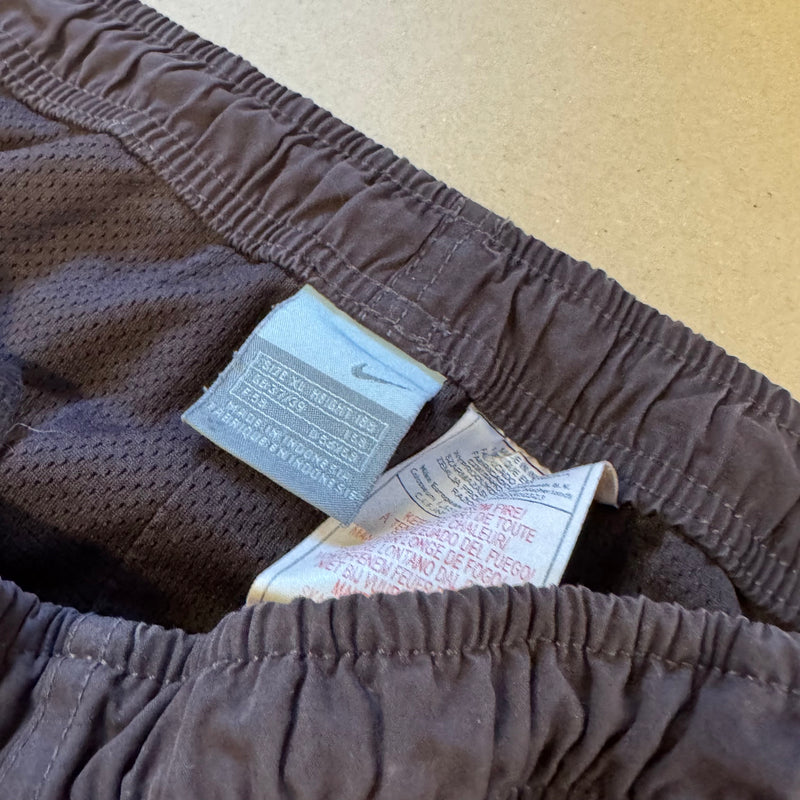 Detailansicht: Sourced limited accessories and clothes Nike vintage baggy track pant – Logo, Nähte oder Material