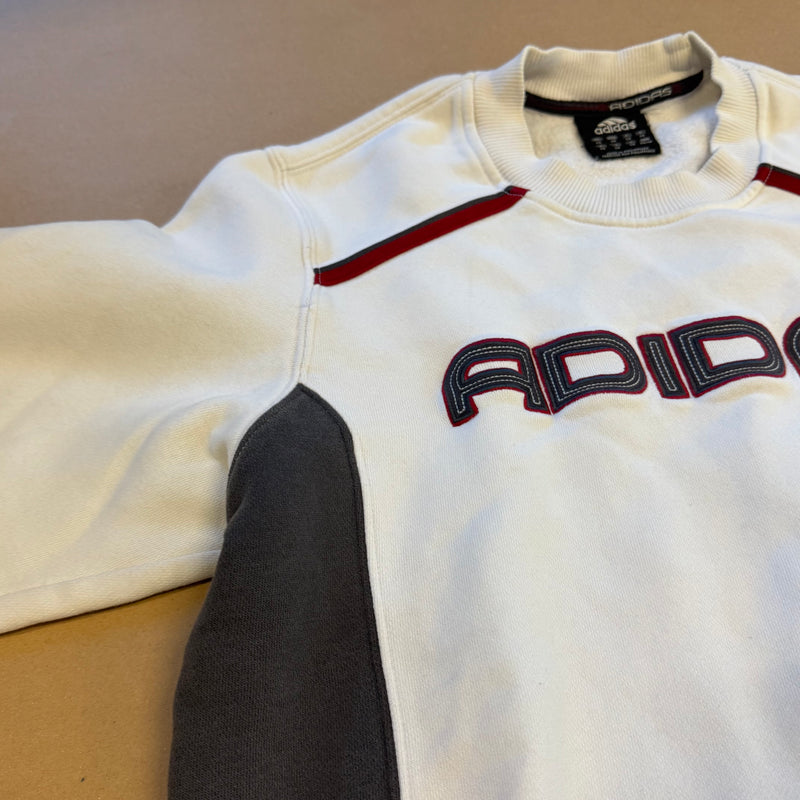 Detailansicht: Sourced limited accessories and clothes Adidas streetwear 00s white sweatshirt – Logo, Nähte oder Material