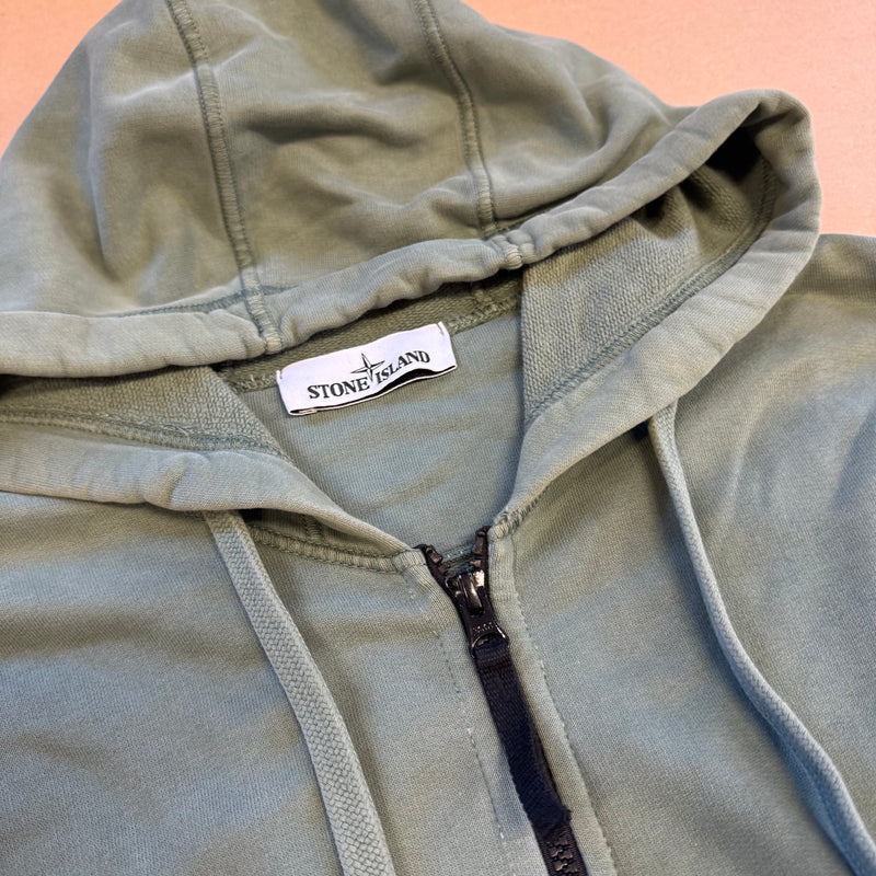 Detailansicht: Sourced limited accessories and clothes Stone Island light green zipped hoodie – Logo, Nähte oder Material
