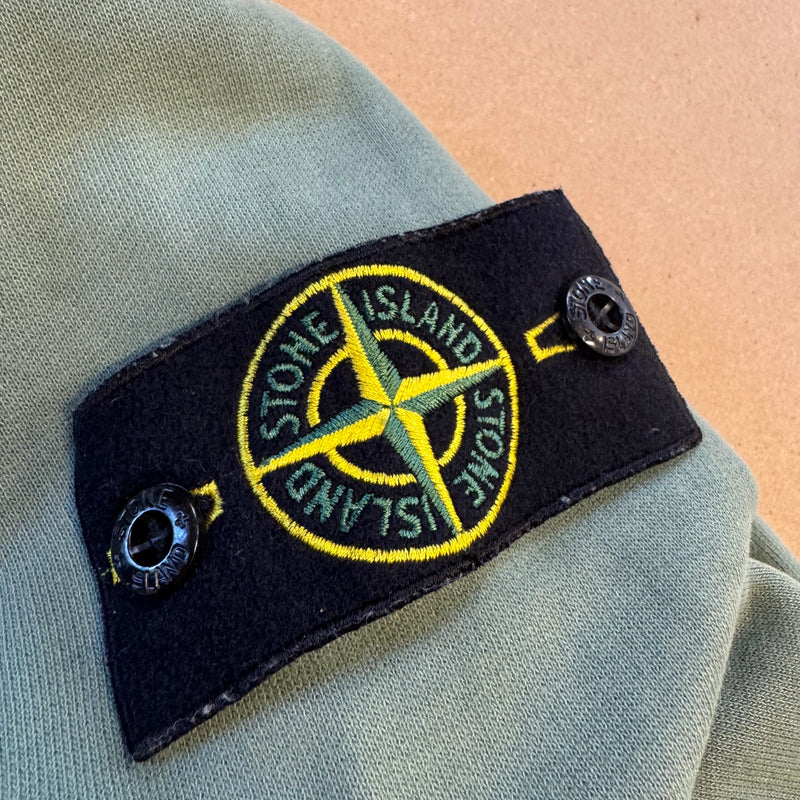 Detailansicht: Sourced limited accessories and clothes Stone Island light green zipped hoodie – Logo, Nähte oder Material