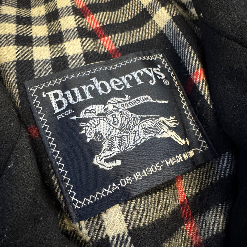 Detailansicht: Sourced limited accessories and clothes Burberry’s vintage wool winter coat – Logo, Nähte oder Material