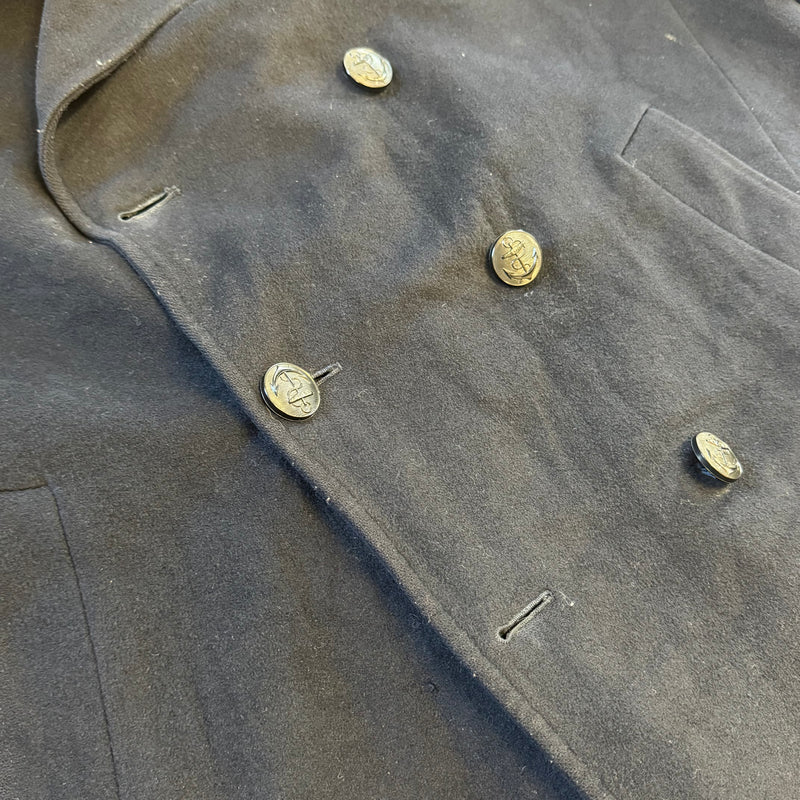 Detailansicht: Sourced limited accessories and clothes Burberry’s vintage wool winter coat used – Logo, Nähte oder Material