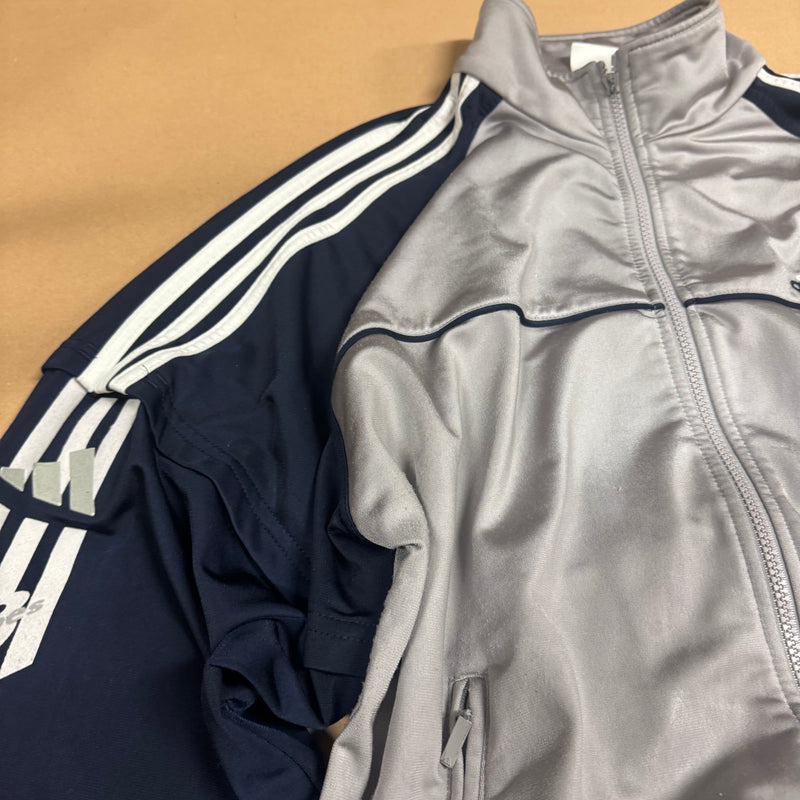 Detailansicht: Sourced limited accessories and clothes Adidas 90s vintage grey track jacket – Logo, Nähte oder Material