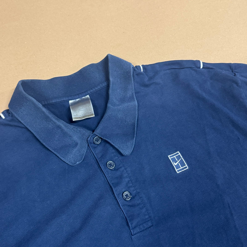 Detailansicht: Sourced limited accessories and clothes Nike vintage 90s tennis polo – Logo, Nähte oder Material