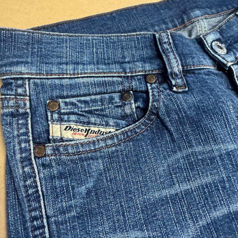 Detailansicht: Sourced limited accessories and clothes Diesel Industry vintage wide-leg stonewashed jeans – Logo, Nähte oder Material