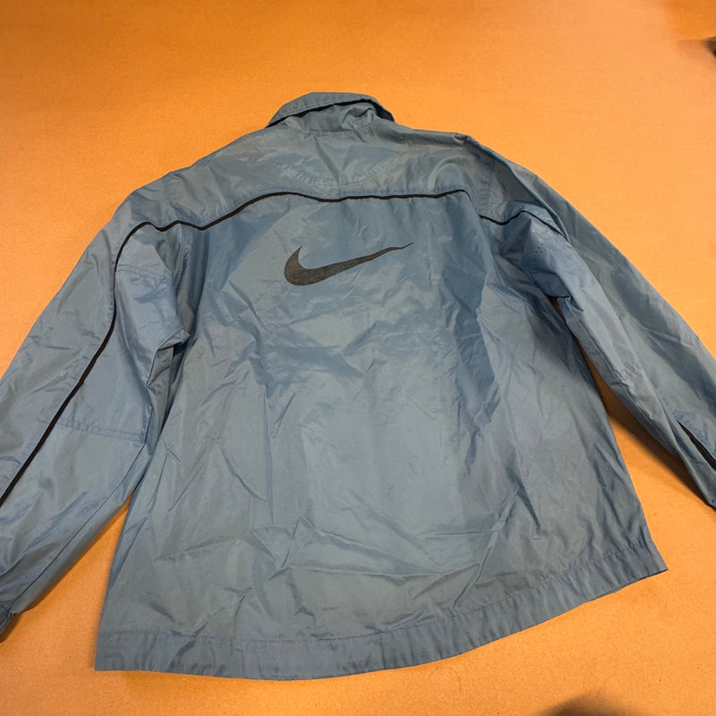 Detailansicht: Sourced limited accessories and clothes Nike vintage 90s blue light rain jacket – Logo, Nähte oder Material
