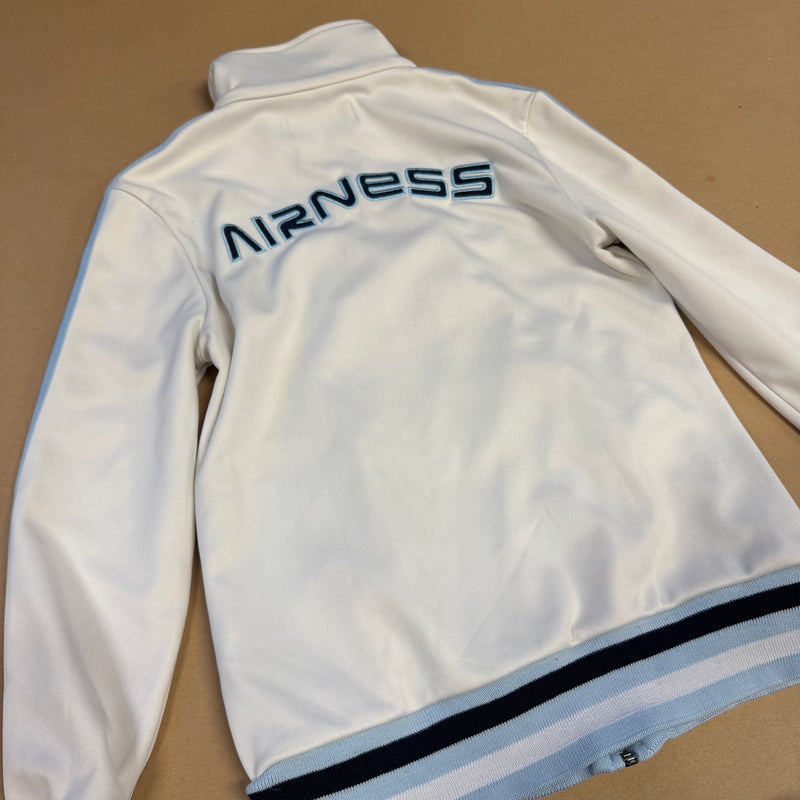 Detailansicht: Sourced limited accessories and clothes Airness vintage white 00s track jacket – Logo, Nähte oder Material