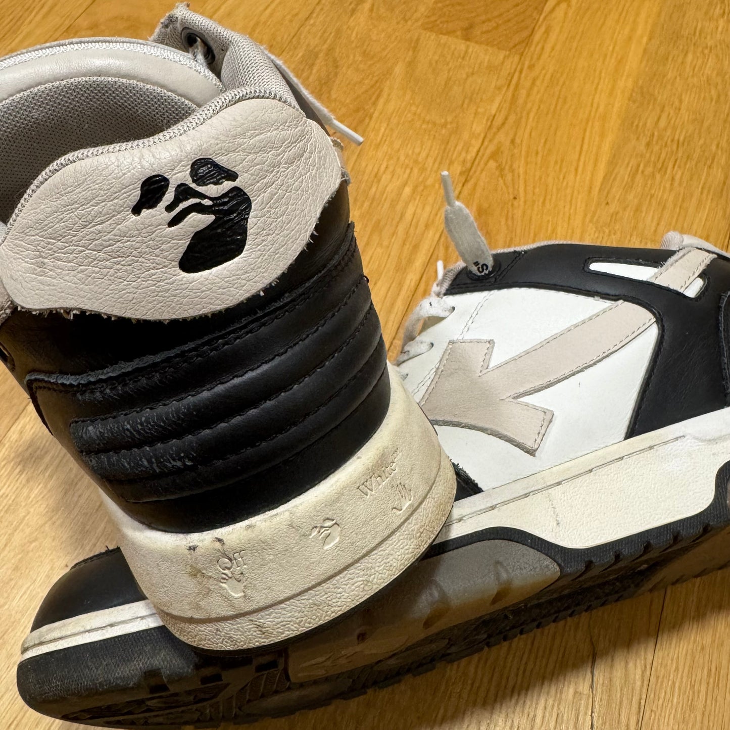 Off-White Out of Office sneakers black and whit