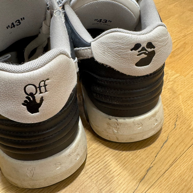 Detailansicht: Sourced limited accessories and clothes Off-White Out of Office sneakers black and whit – Logo, Nähte oder Material