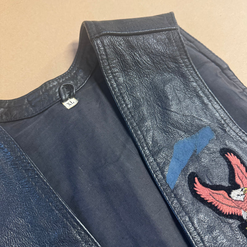 Detailansicht: Sourced limited accessories and clothes Motor Ride Free Bikers USA vintage leather vest – Logo, Nähte oder Material