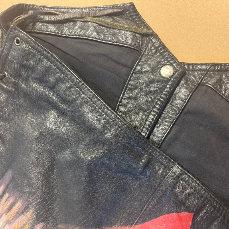 Detailansicht: Sourced limited accessories and clothes Motor Ride Free Bikers USA vintage leather vest – Logo, Nähte oder Material