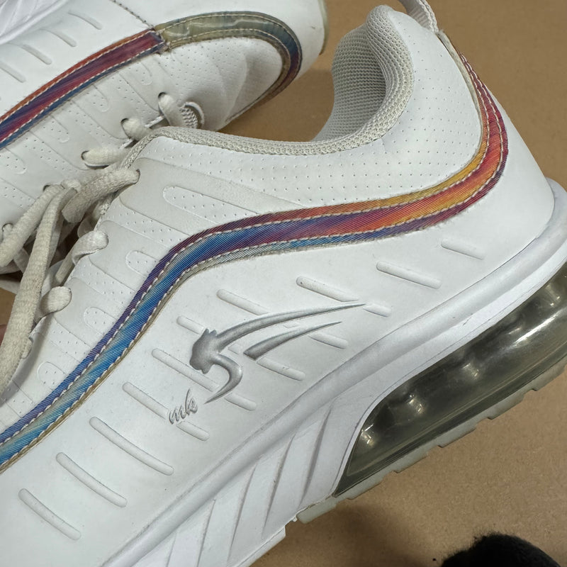 Detailansicht: Sourced limited accessories and clothes Airness vintage white women’s sneakers – Logo, Nähte oder Material