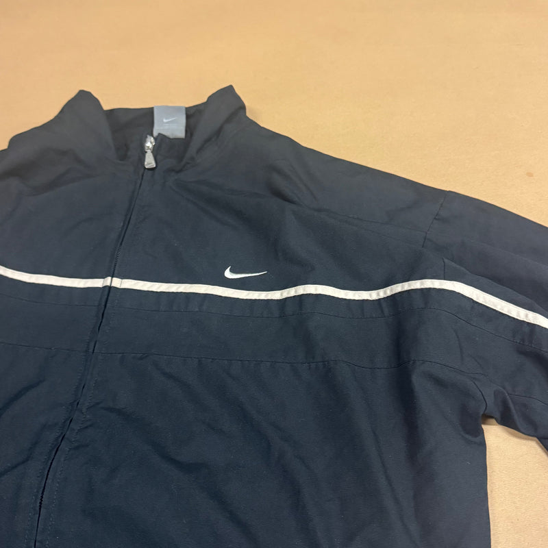 Detailansicht: Sourced limited accessories and clothes Nike vintage 90s black track jacket – Logo, Nähte oder Material