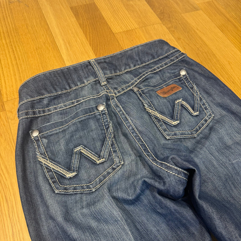Detailansicht: Sourced limited accessories and clothes Wrangler Y2K wide leg vintage jeans – Logo, Nähte oder Material