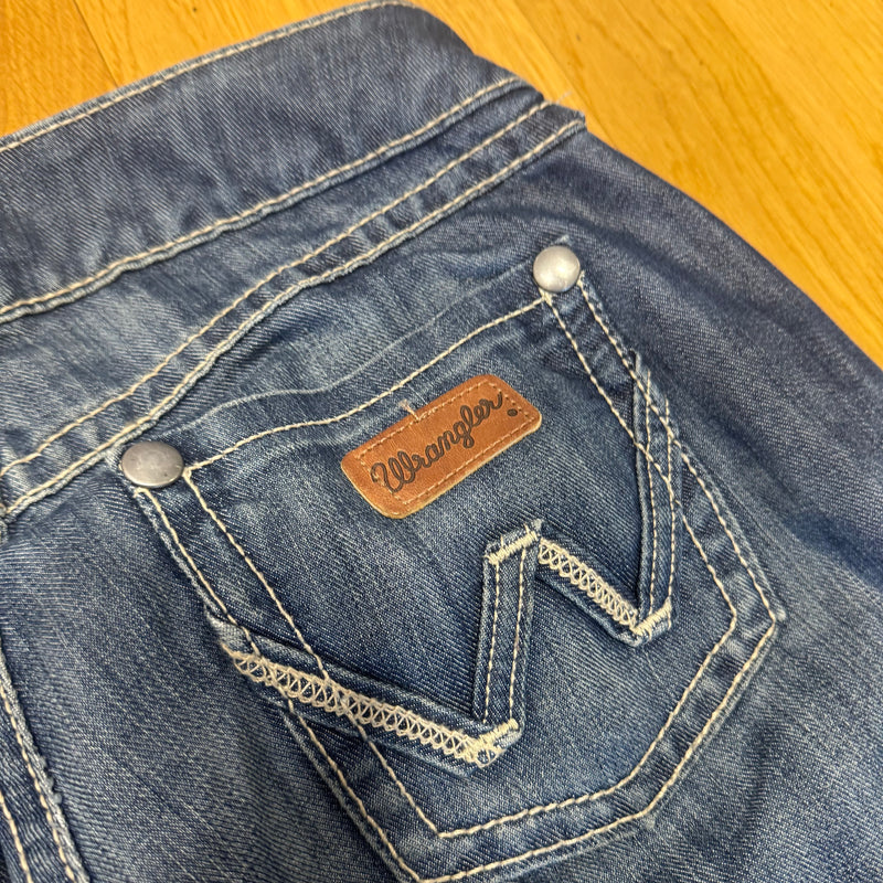 Detailansicht: Sourced limited accessories and clothes Wrangler Y2K wide leg vintage jeans – Logo, Nähte oder Material