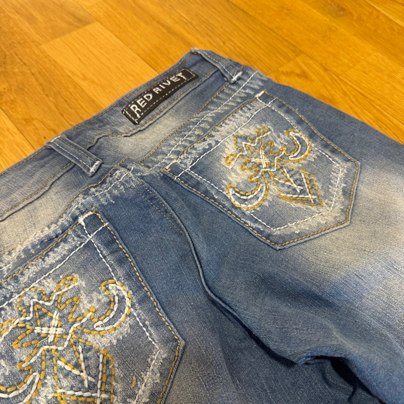 Detailansicht: Sourced limited accessories and clothes Red Rivet Y2K stone washed wide leg jeans – Logo, Nähte oder Material