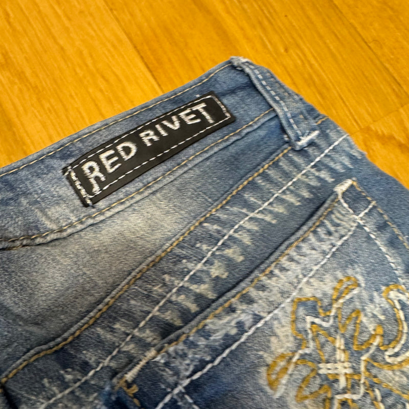 Detailansicht: Sourced limited accessories and clothes Red Rivet Y2K stone washed wide leg jeans – Logo, Nähte oder Material