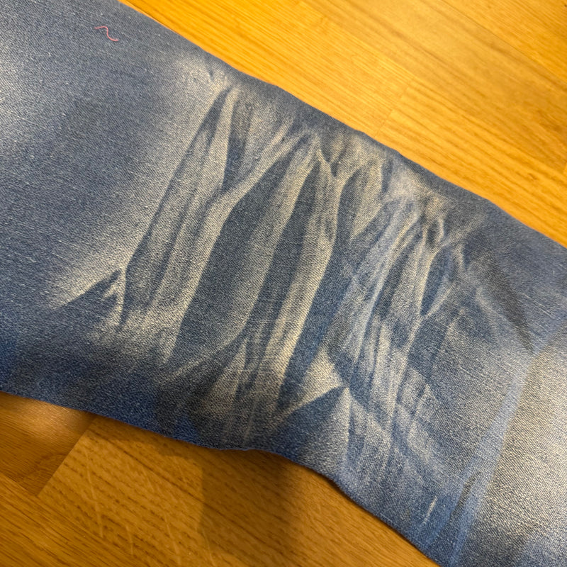 Detailansicht: Sourced limited accessories and clothes Red Rivet Y2K stone washed wide leg jeans – Logo, Nähte oder Material