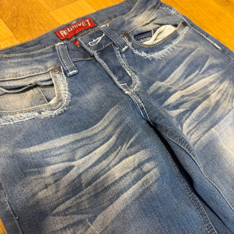 Detailansicht: Sourced limited accessories and clothes Red Rivet Y2K stone washed wide leg jeans – Logo, Nähte oder Material