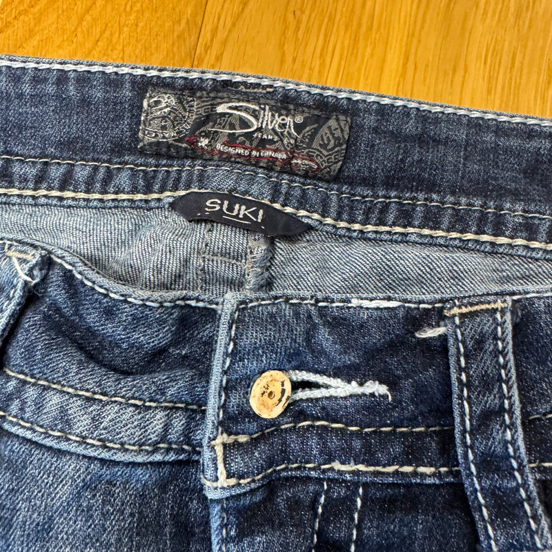Detailansicht: Sourced limited accessories and clothes Silven Y2K women’s wide leg vintage jeans – Logo, Nähte oder Material
