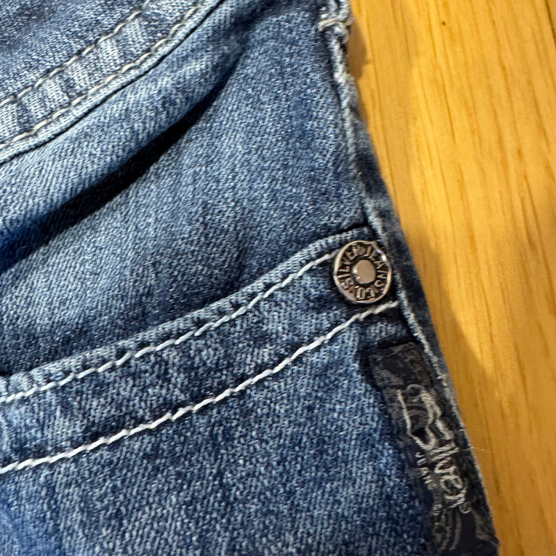 Detailansicht: Sourced limited accessories and clothes Silven Y2K women’s wide leg vintage jeans – Logo, Nähte oder Material