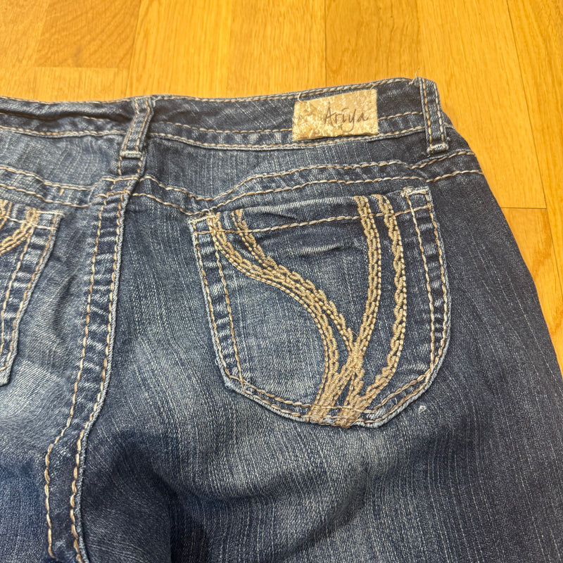 Detailansicht: Sourced limited accessories and clothes Ariya Japanese Y2K wide leg stone washed jeans – Logo, Nähte oder Material
