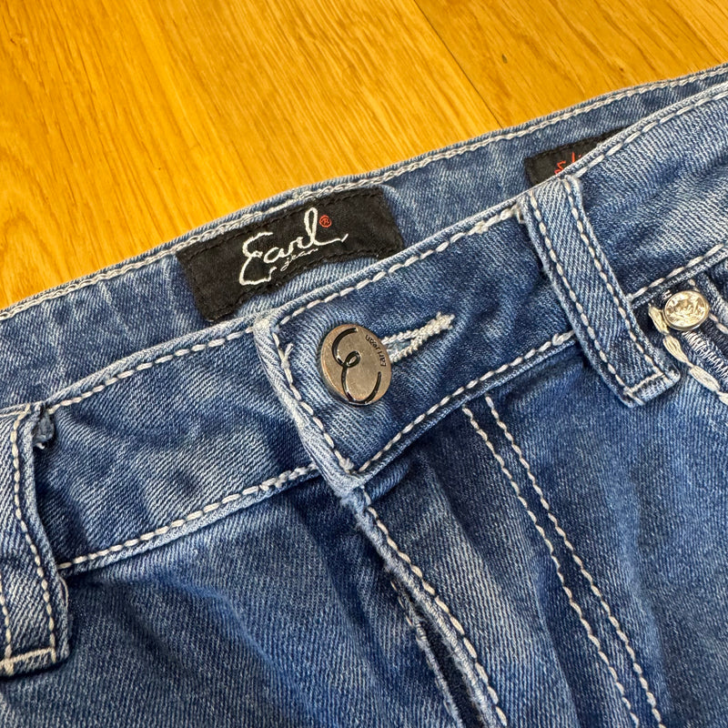 Detailansicht: Sourced limited accessories and clothes Earl Y2K high waist straight vintage jeans – Logo, Nähte oder Material