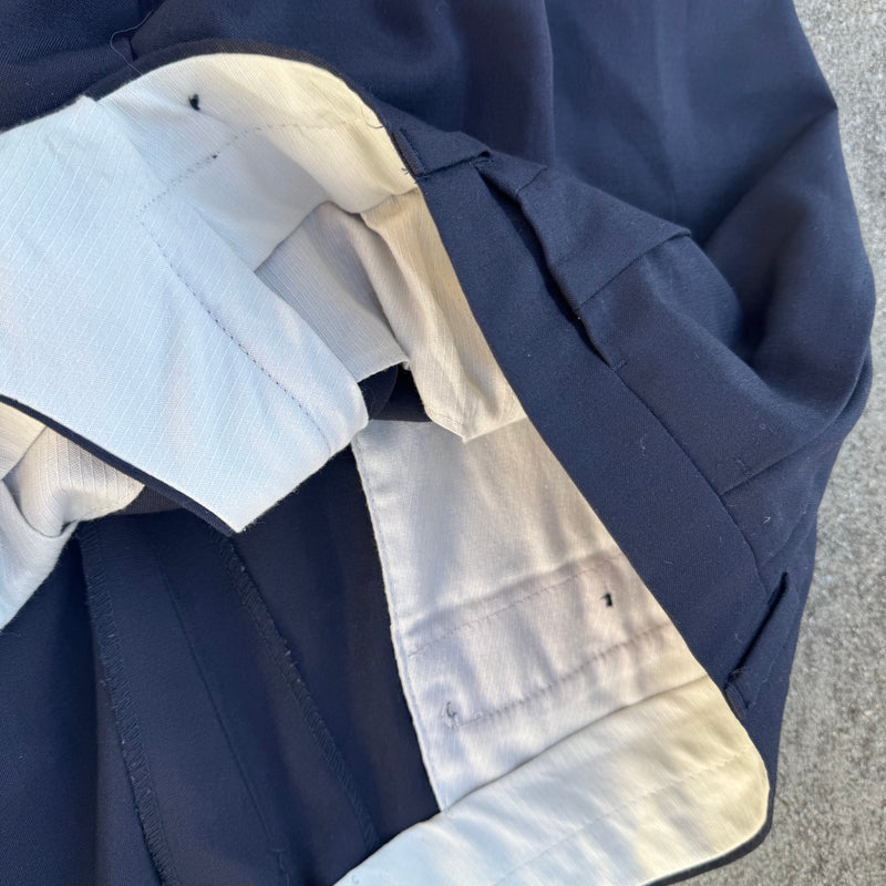 Detailansicht: Sourced limited accessories and clothes Burberry’s vintage wool dress pants – Logo, Nähte oder Material
