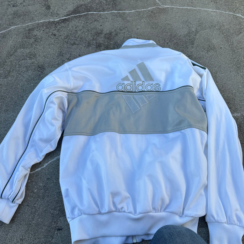 Detailansicht: Sourced limited accessories and clothes Adidas white vintage 90s track jacket – Logo, Nähte oder Material