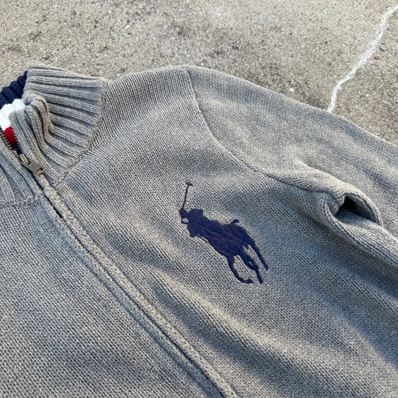 Detailansicht: Sourced limited accessories and clothes Polo Ralph Lauren knitted Big Pony jacket – Logo, Nähte oder Material
