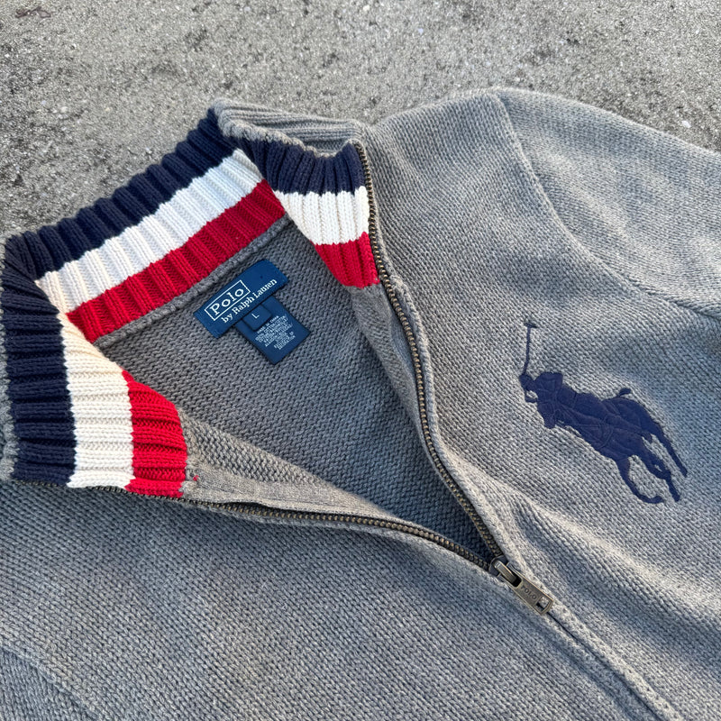 Detailansicht: Sourced limited accessories and clothes Polo Ralph Lauren knitted Big Pony jacket – Logo, Nähte oder Material
