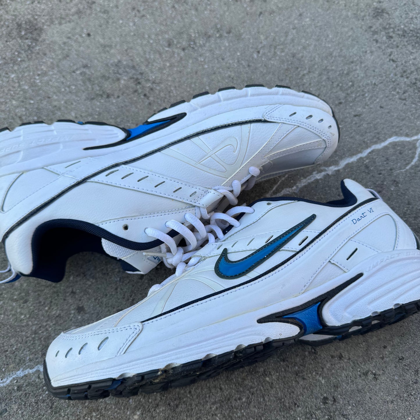 Nike Dart IV vintage Y2K white sneakers