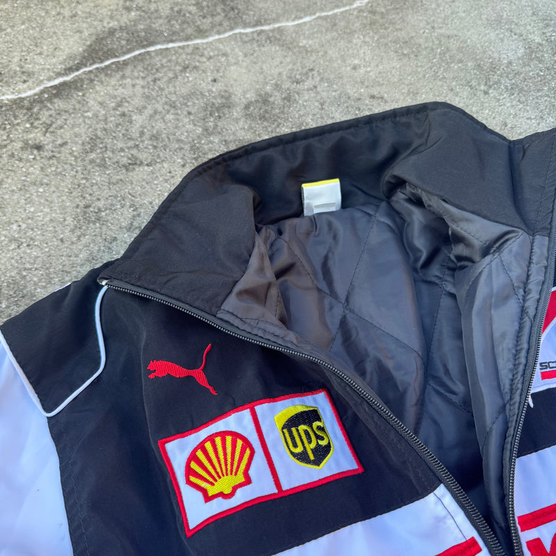 Detailansicht: Sourced limited accessories and clothes Streetwear style Ferrari F1 jacket – Logo, Nähte oder Material