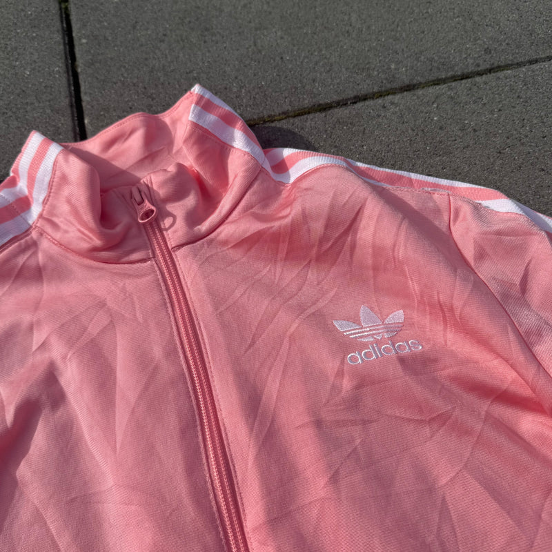 Detailansicht: Sourced limited accessories and clothes Adidas Y2K vintage pink track jacket – Logo, Nähte oder Material
