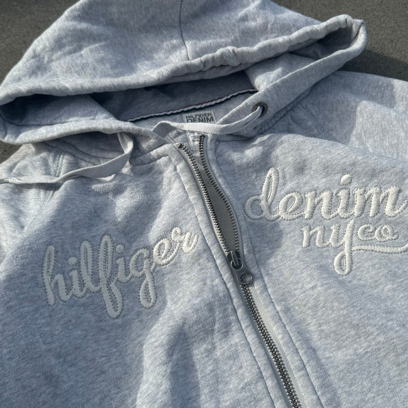 Detailansicht: Sourced limited accessories and clothes Hilfiger Denim Y2K grey zipped hoodie – Logo, Nähte oder Material