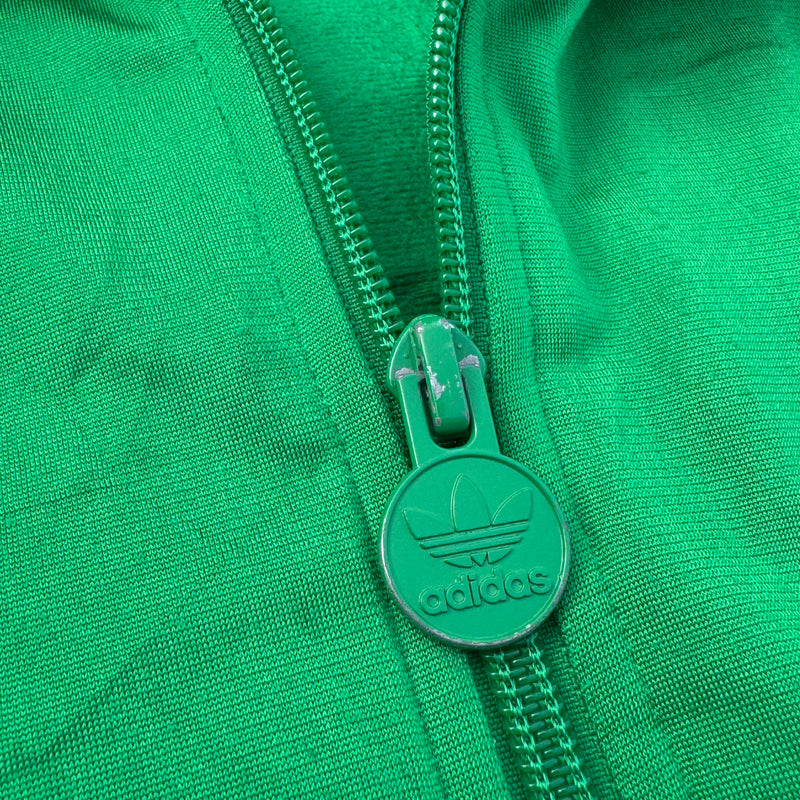 Detailansicht: Sourced limited accessories and clothes Adidas Firebird streetwear Y2K green track jacket – Logo, Nähte oder Material