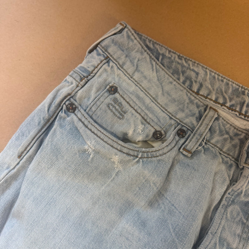 Detailansicht: Sourced limited accessories and clothes G-Star Raw light blue denim jeans – Logo, Nähte oder Material