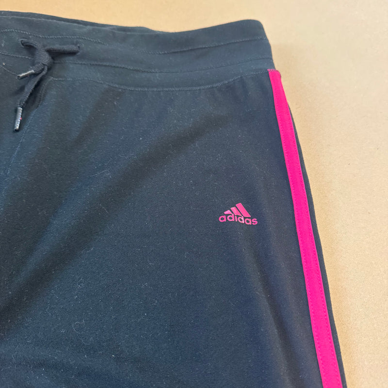 Detailansicht: Sourced limited accessories and clothes Adidas Climalite Y2K style track set – Logo, Nähte oder Material