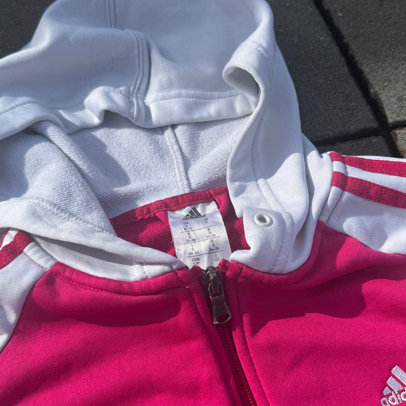 Detailansicht: Sourced limited accessories and clothes Adidas Y2K sportswear track jacket – Logo, Nähte oder Material