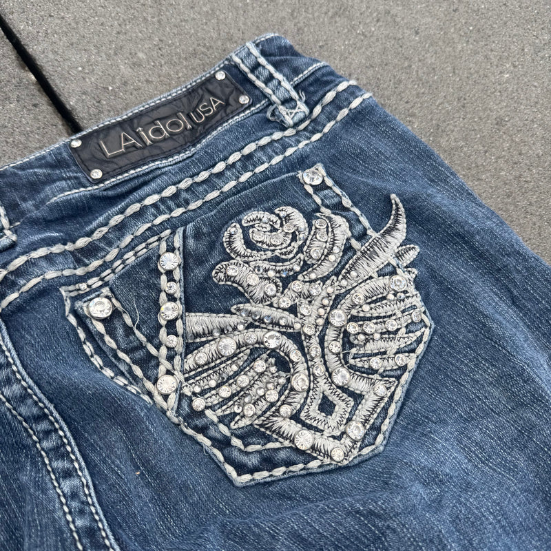Detailansicht: Sourced limited accessories and clothes LA Idol USA Y2K glitter wide leg jeans – Logo, Nähte oder Material