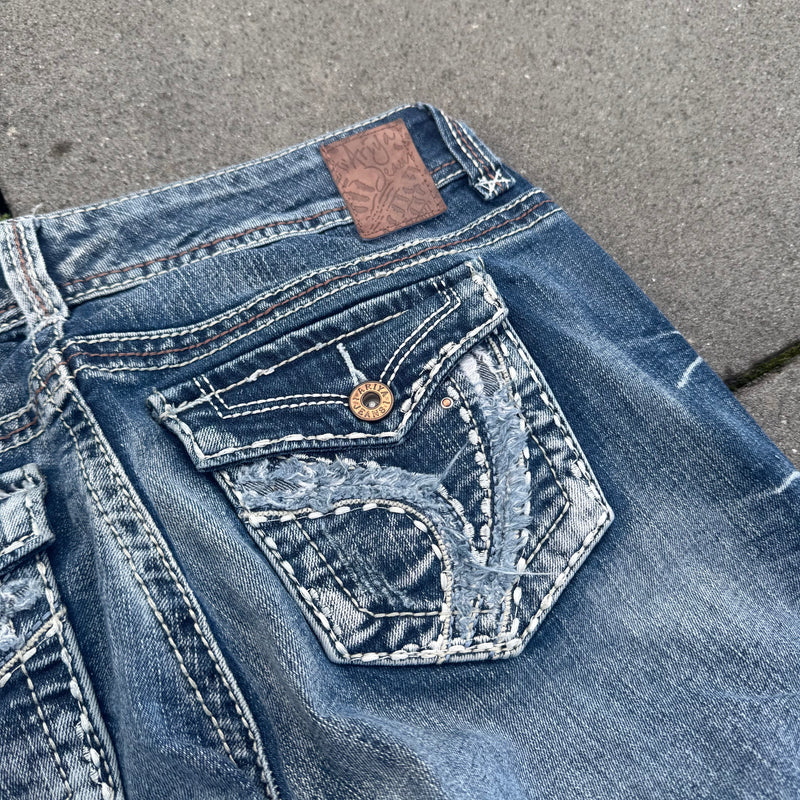 Detailansicht: Sourced limited accessories and clothes Ariya Japanese Y2K wide leg low waist jeans – Logo, Nähte oder Material