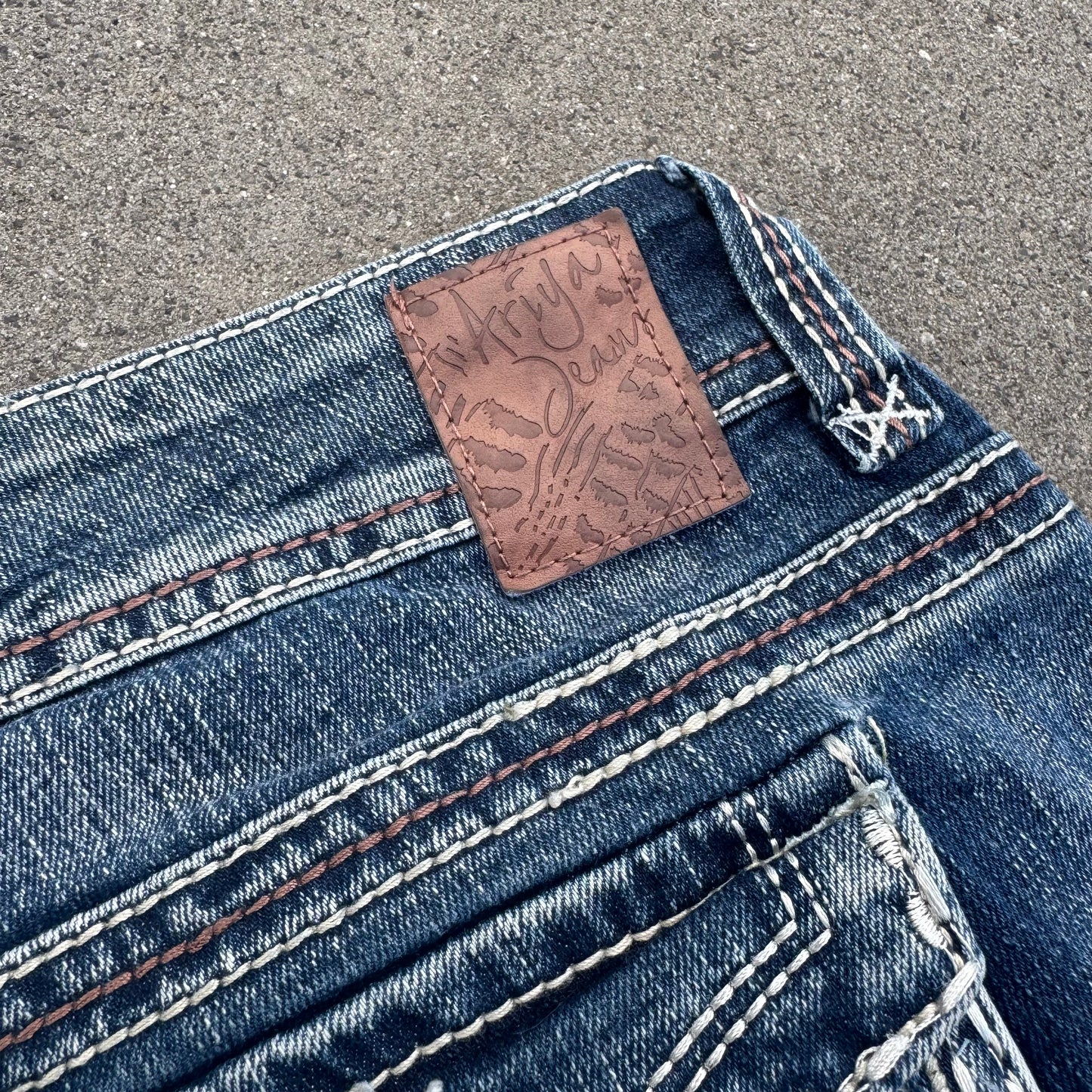 Ariya Japanese Y2K wide leg low waist jeans