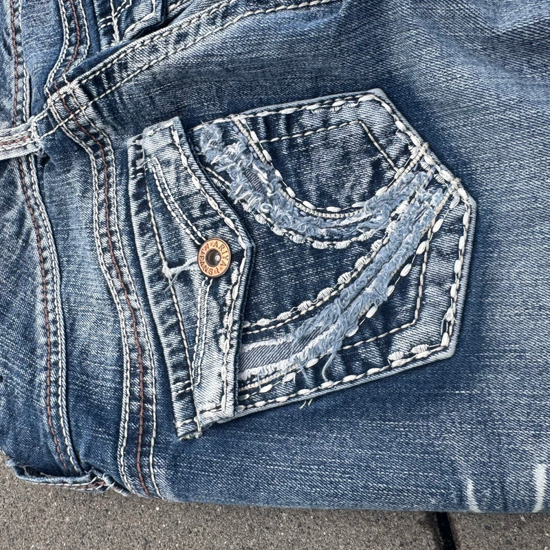 Detailansicht: Sourced limited accessories and clothes Ariya Japanese Y2K wide leg low waist jeans – Logo, Nähte oder Material