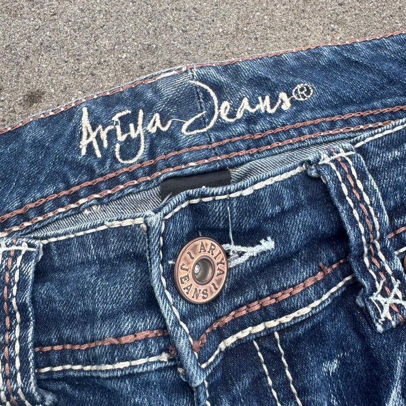 Detailansicht: Sourced limited accessories and clothes Ariya Japanese Y2K wide leg low waist jeans – Logo, Nähte oder Material