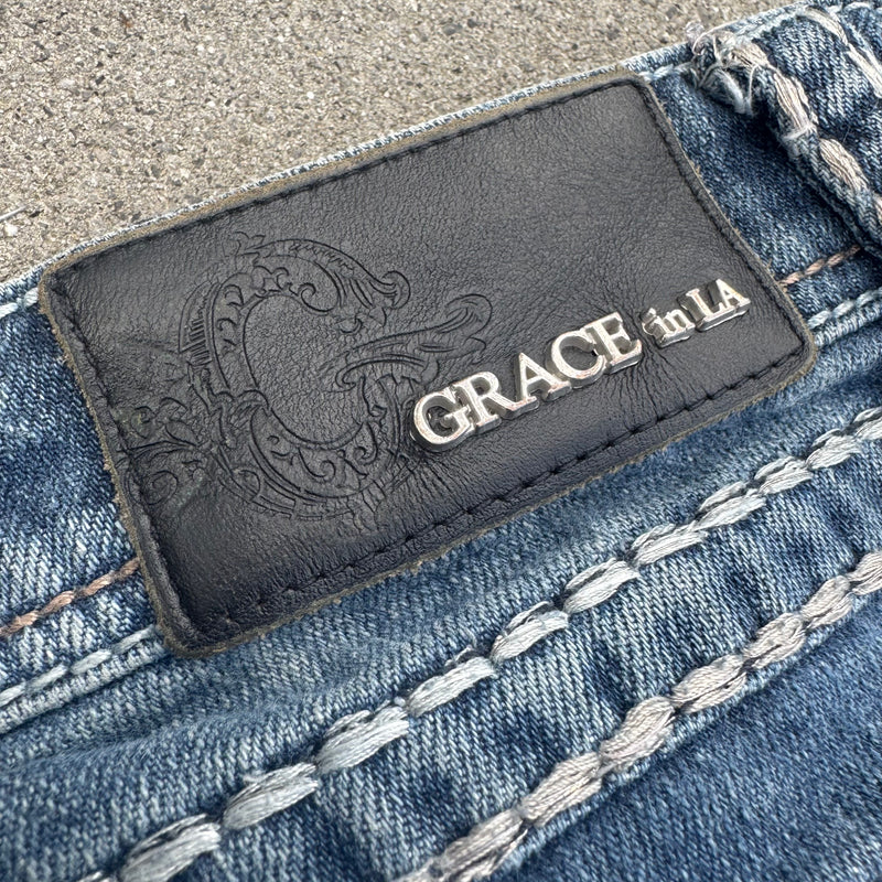 Detailansicht: Sourced limited accessories and clothes Grace in LA Y2K bootcut wide leg jeans – Logo, Nähte oder Material
