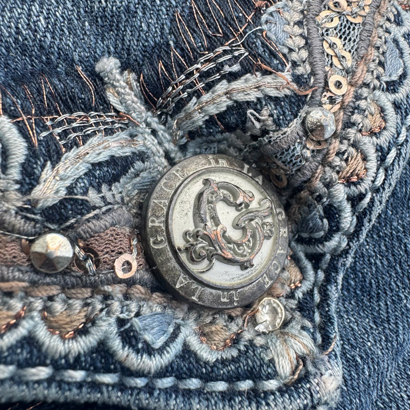 Detailansicht: Sourced limited accessories and clothes Grace in LA Y2K bootcut wide leg jeans – Logo, Nähte oder Material