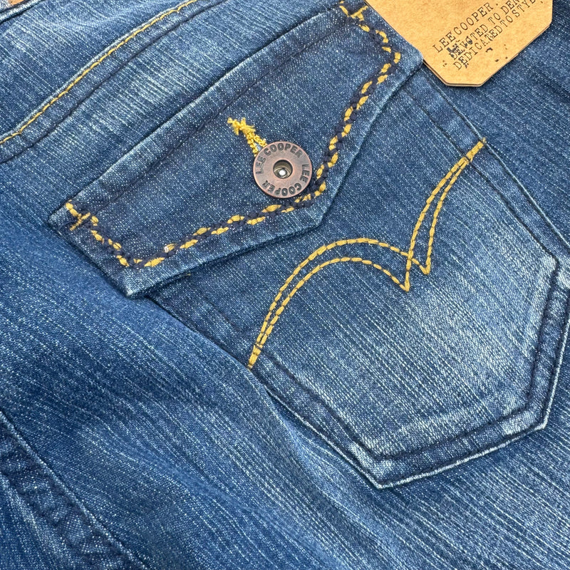 Detailansicht: Sourced limited accessories and clothes Lee Cooper wide leg stone washed jeans – Logo, Nähte oder Material